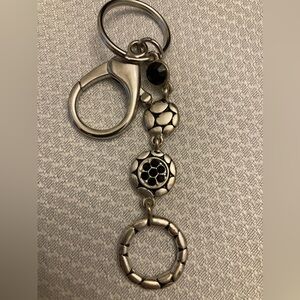 Handy key ring with large clasp